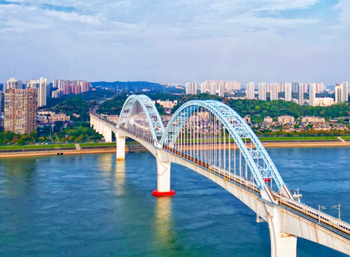 向光而行，花開(kāi)滿途